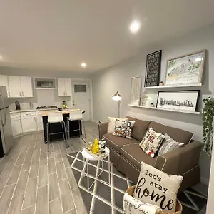 https://modern-1-bd-unit-w-parking-quick-ride-to-manhattan.us-newyorkcity.com